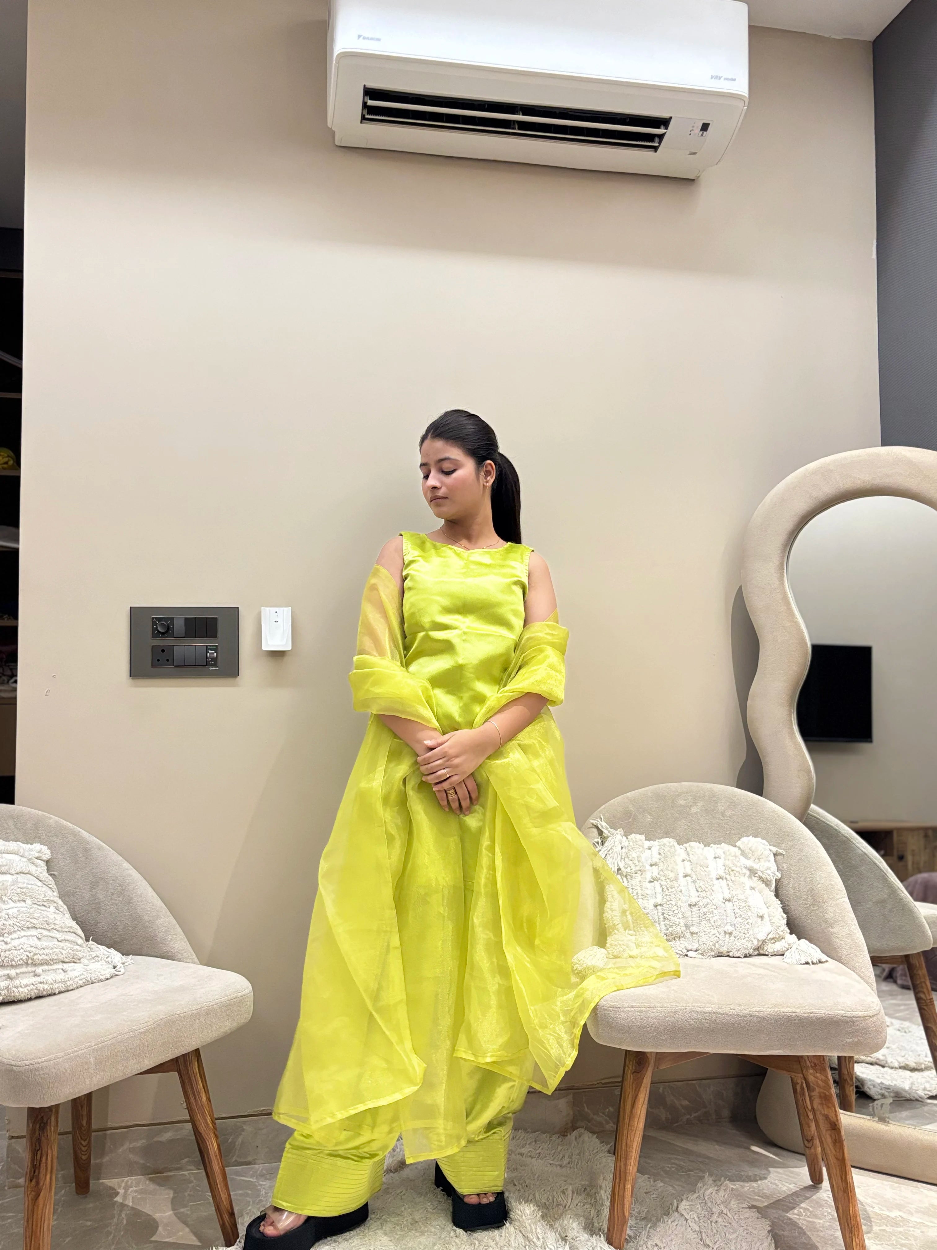 Mehr Lime Silk Farshi Set